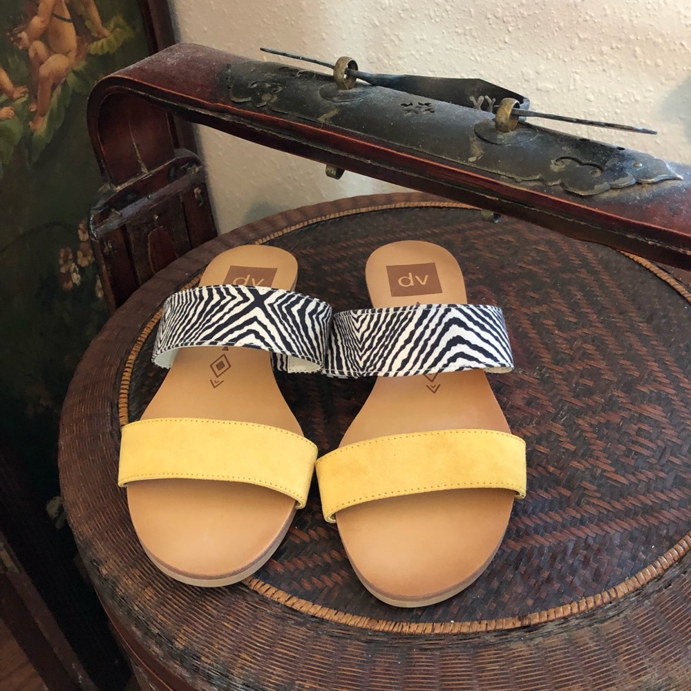 Sandals with yellow and animal print.  S17